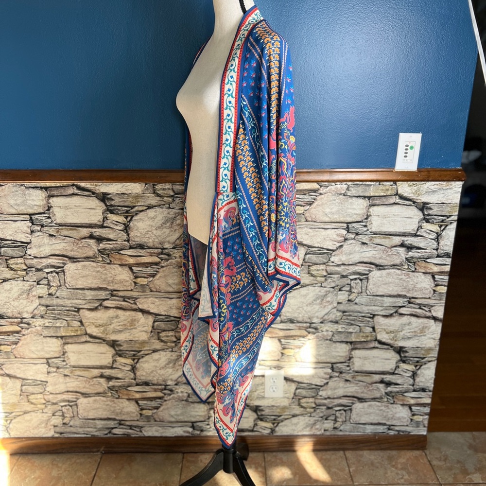 Small Vibrant Blue and Pink Patterned Long Kimono
